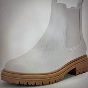 Women’s Lug Sole Chelsea Ankle Boot- size 9.5